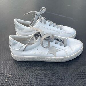 Women’s tennis shoes used fair condition
